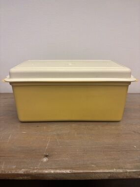 Vintage Tupperware Harvest Gold bread box Tupperware, 11 inches long